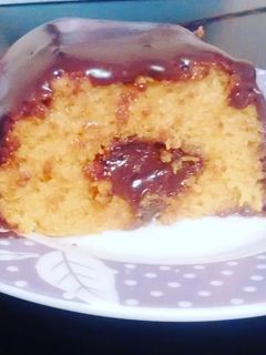 Foto de Bolo de cenoura com recheio de brigadeiro 😋
